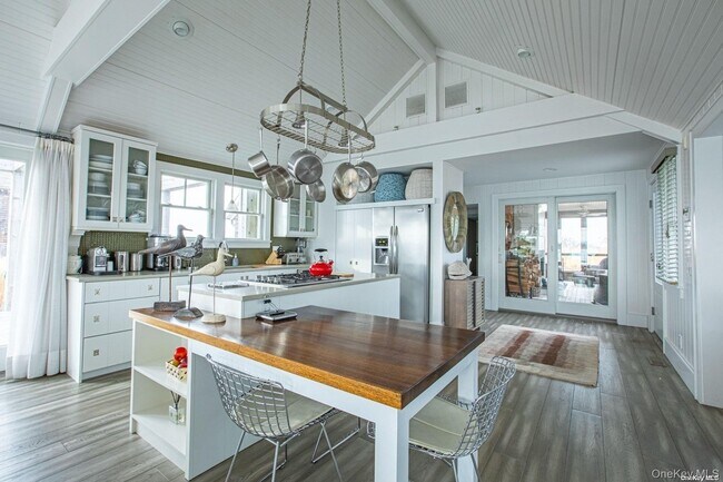 Building Photo - 11 Captree Island