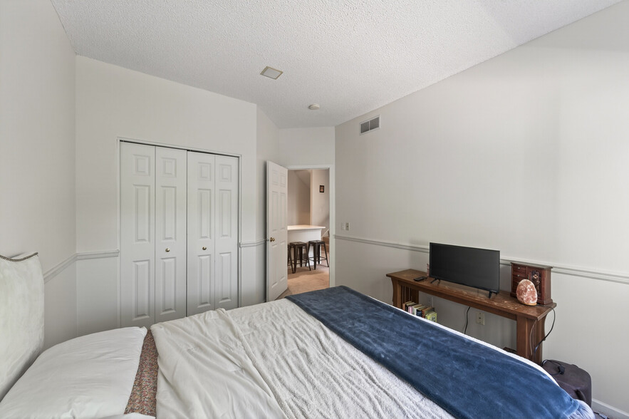 Building Photo - 631 Woodduck Dr