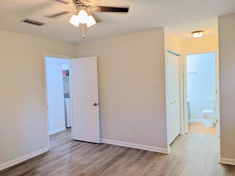 Main bedroom with entrance to room and view of opposing closets. - 1649 Summerhill Dr
