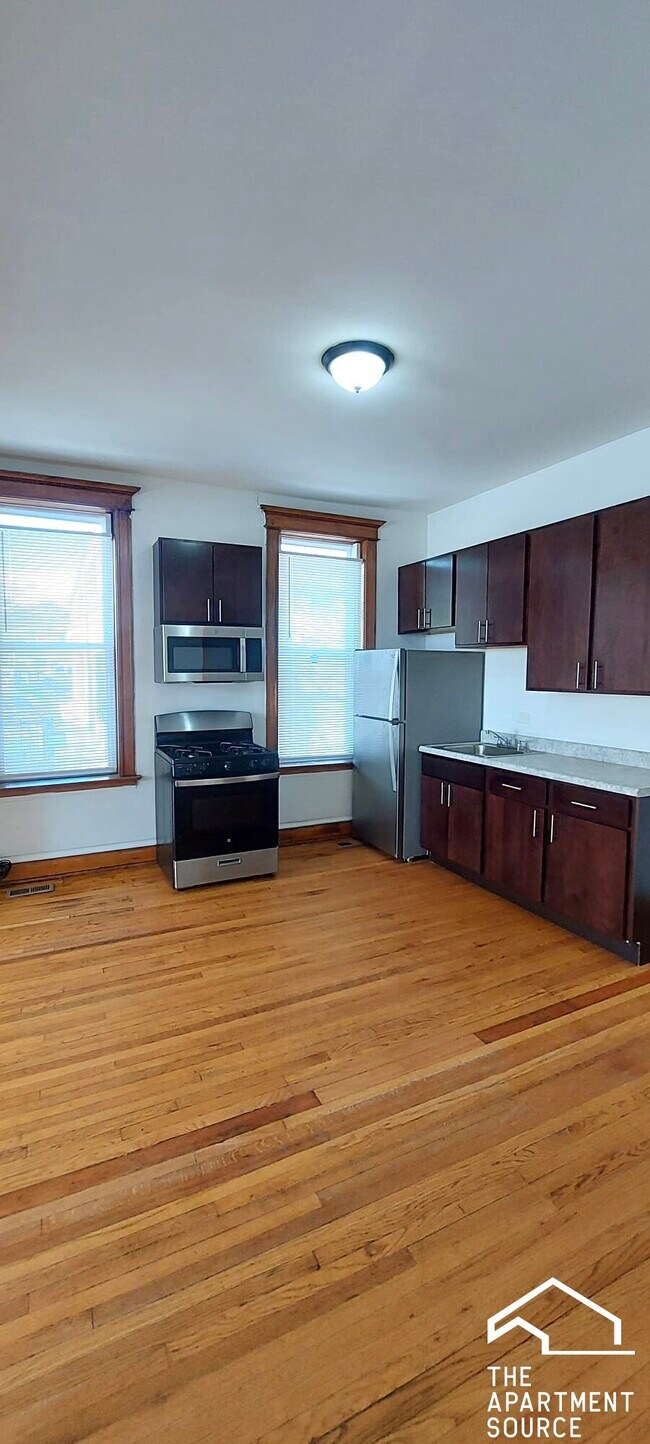 Building Photo - 2215 S Albany Ave