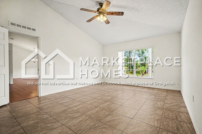 Building Photo - 830 Painesville St SE