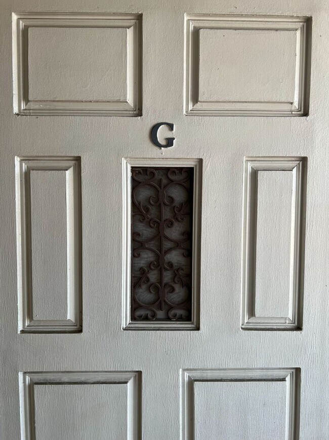 Building Photo - Bright and airy second floor studio, 1 bathroom apartment