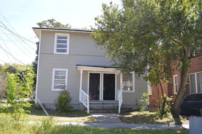 Building Photo - 803 Acosta St