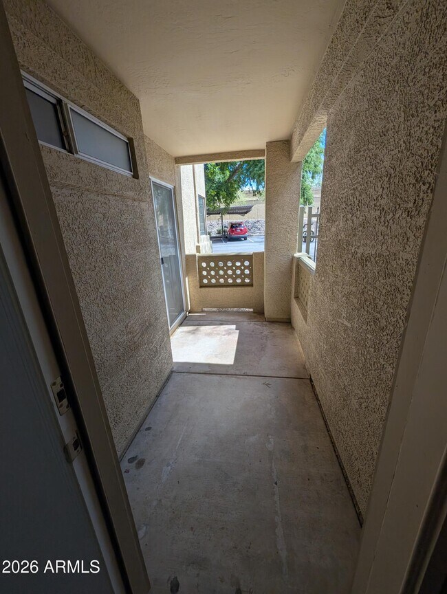 Building Photo - 1880 E Morten Ave