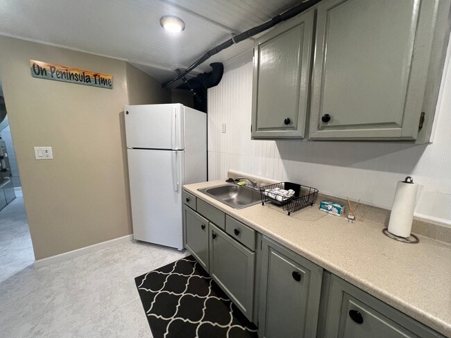Building Photo - Furnished 1 Bedroom, 1 Bath including all ...