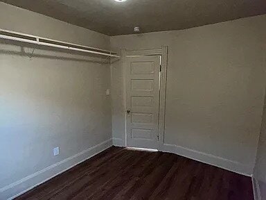 Building Photo - Charming single-family home featuring 3 spacious bedrooms and 1 full bathroom.