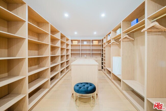 Building Photo - 5141 Varna Ave