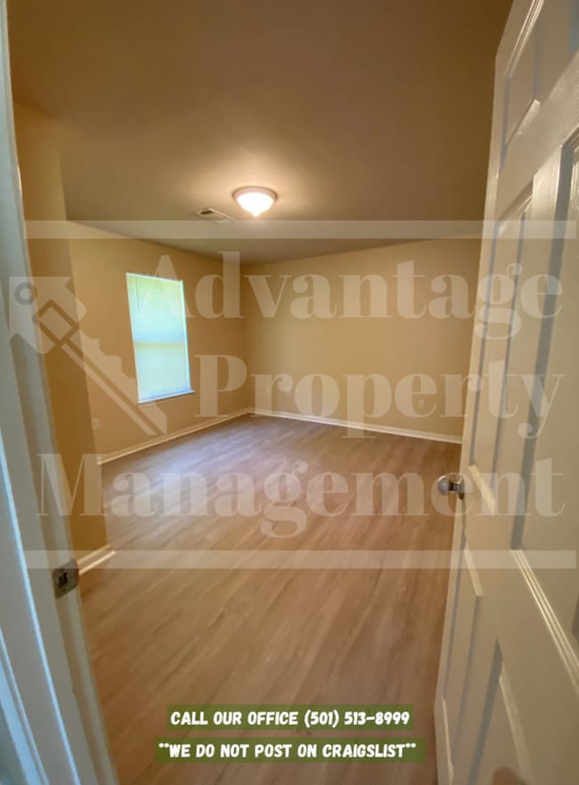 Building Photo - 1136 N Ash St