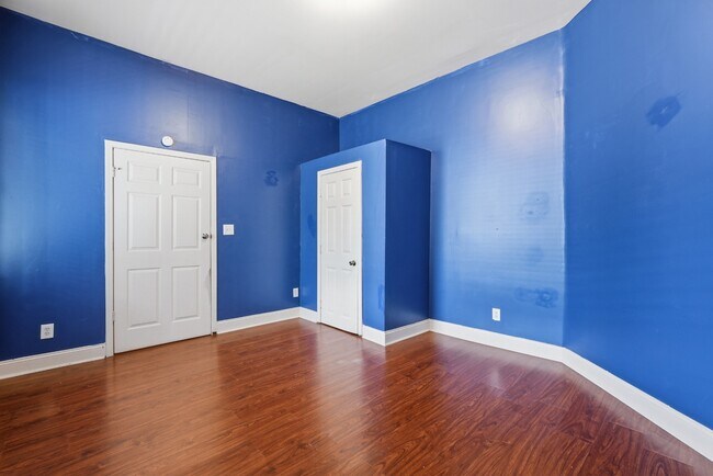 Building Photo - 309 W 41st St