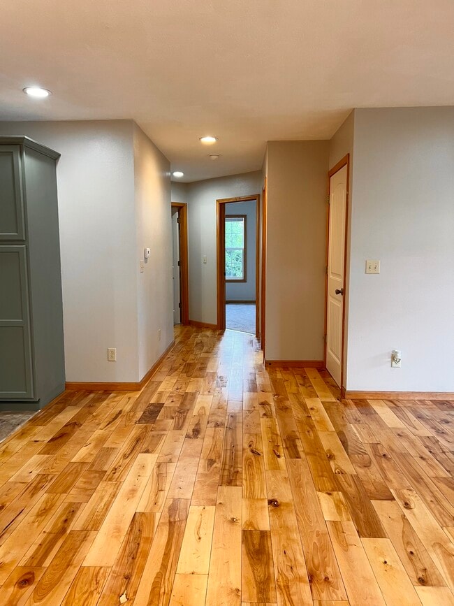Building Photo - 359 Mt Branson Dr