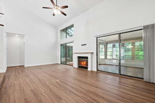 Building Photo - 114 Gleneagles Dr