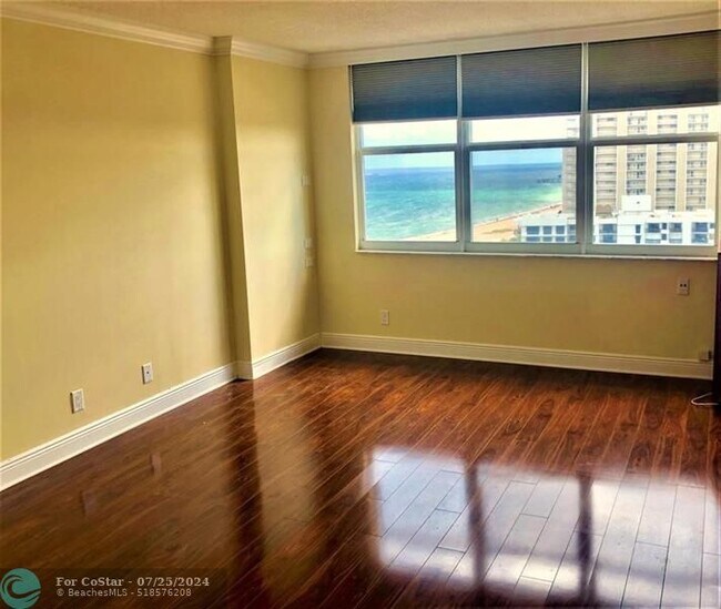 Building Photo - 1012 N Ocean Blvd