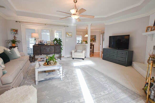 Building Photo - Pet Friendly Three Bedroom with Bonus!