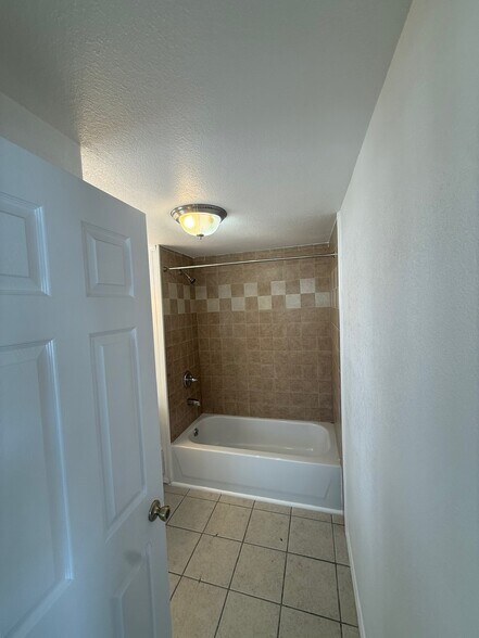 Building Photo - 116 Broadwater Ave