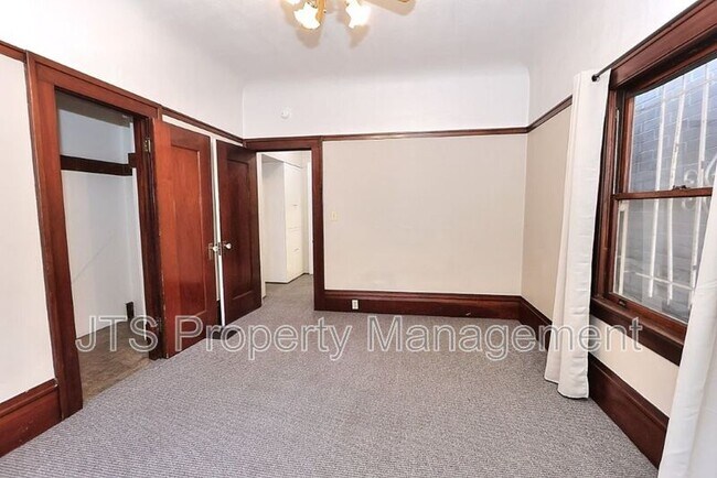 Building Photo - 1015 27th St