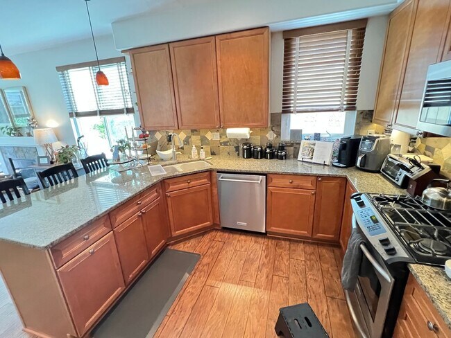 Building Photo - Wonderfully Updated 3 Bed 2.5 Bath Foothil...
