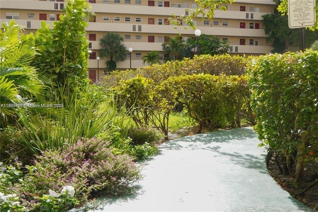 Building Photo - 1780 NE 191st St