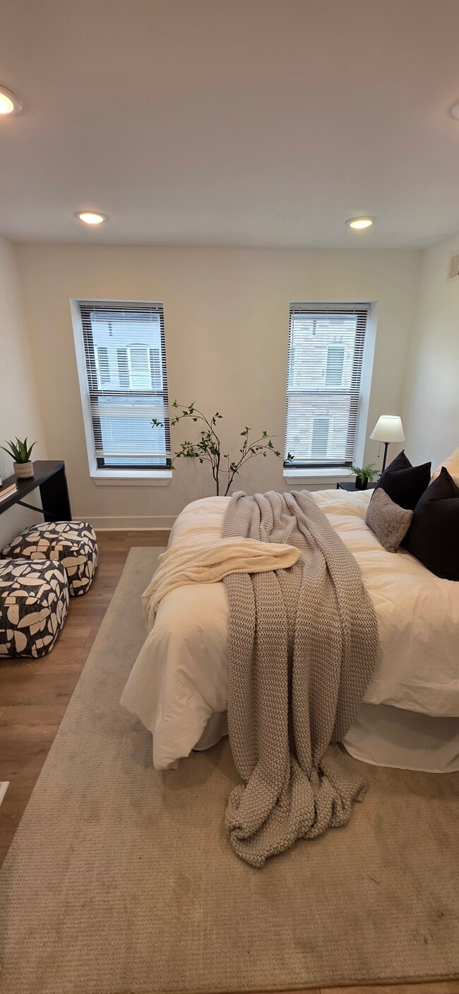 Building Photo - 532 N Belnord Ave