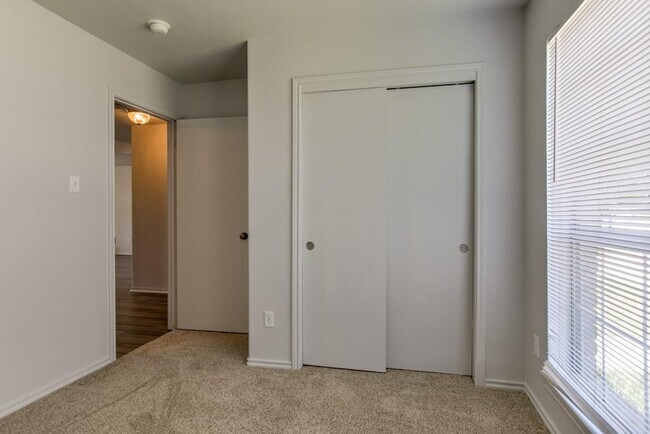 Building Photo - 1108 Blewett Dr