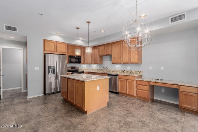 Building Photo - 525 W Lakeside Dr