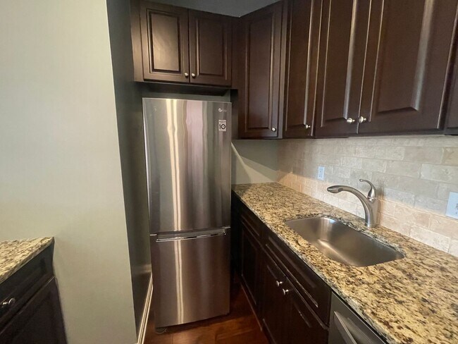 Building Photo - Dupont Circle 2-level Condo at The Cygnet. 1 Bed/1 Full Bath, Fireplace and Modern Kitchen