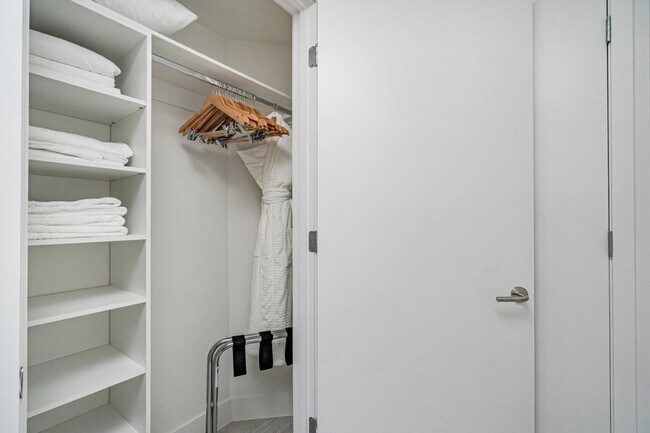 Building Photo - 2721 Hallandale Beach Blvd