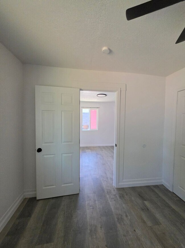 Building Photo - 3 Bedroom 1 Bath Home