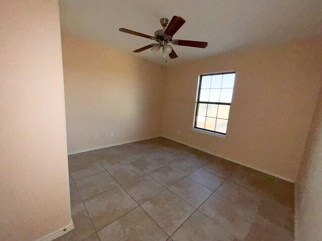 Building Photo - 803 E Fremont St