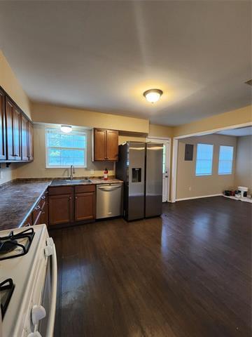 Building Photo - 8424 Bunche Dr
