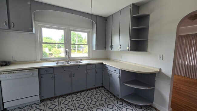 Building Photo - Beautiful Brick home for rent! 4 Bedroom 2 Bathroom home in Canton