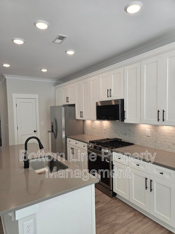 Building Photo - 111 Viburnum Rd