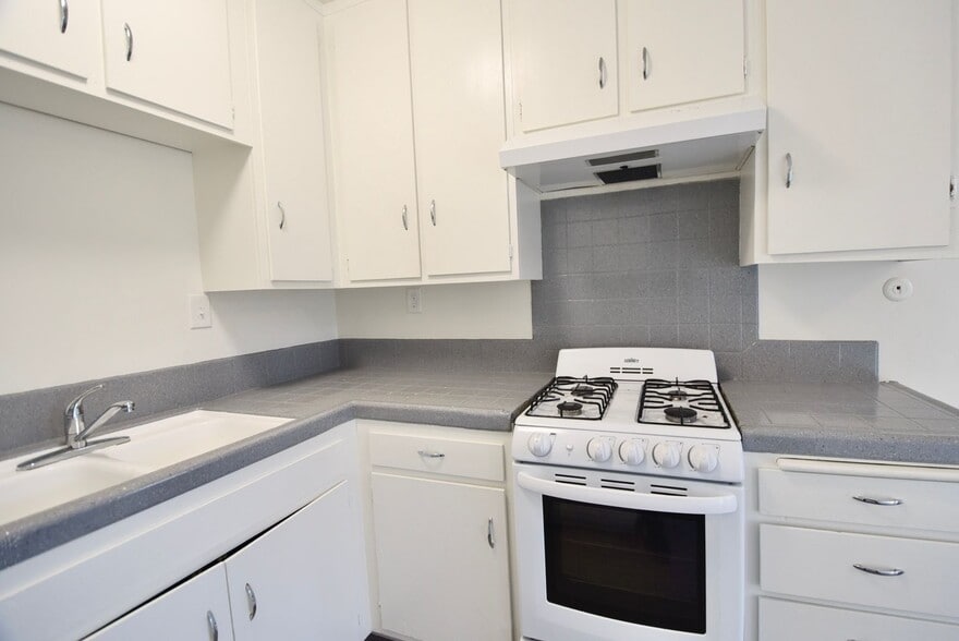 Building Photo - 10843 Kling St