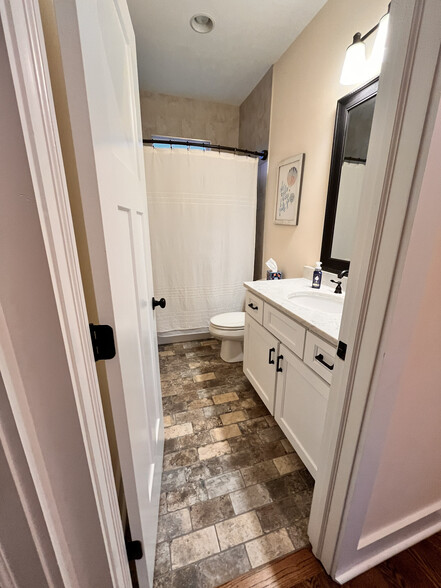 Hall bath - 426 Sheldon Rd