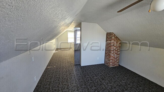 Building Photo - 1105 33rd St SE