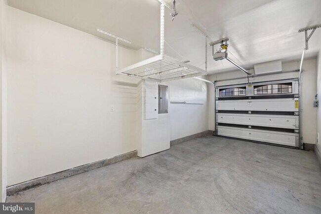 Building Photo - 25245 Laureldale Terrace