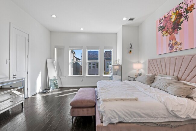 Building Photo - 1925 Shearn St