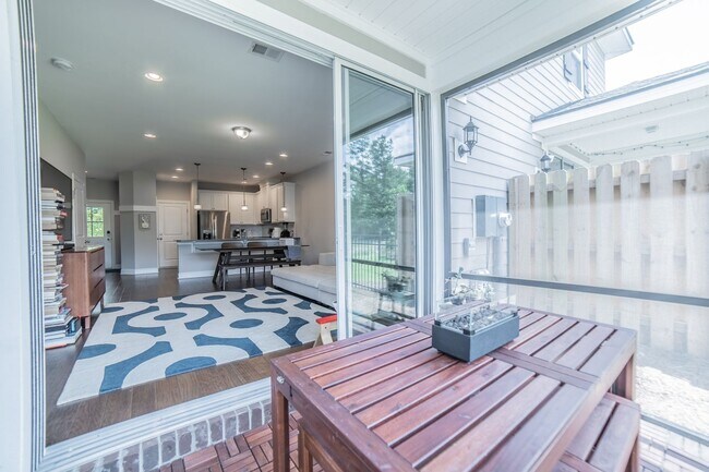 Building Photo - Coming Available! 3 Bedroom, 2.5 Bath Townhome!