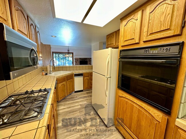 Building Photo - Cozy 2 bedroom on the creek w 1 Car Garage!