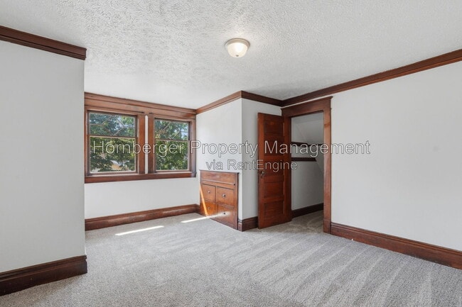 Building Photo - 1128 W Spofford Ave