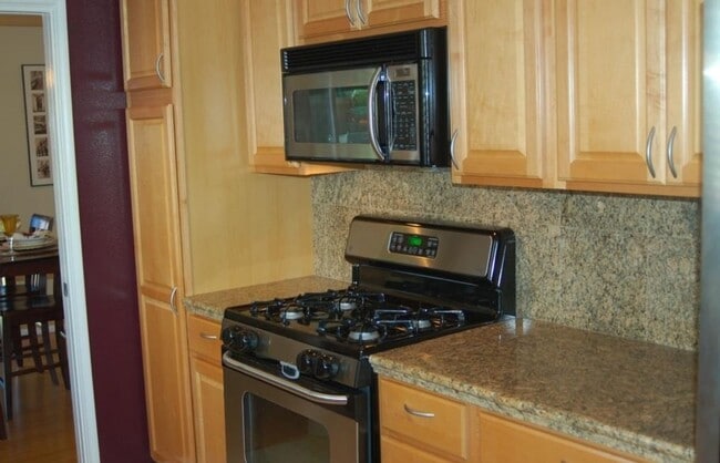 Building Photo - 1324 E Rose Ave