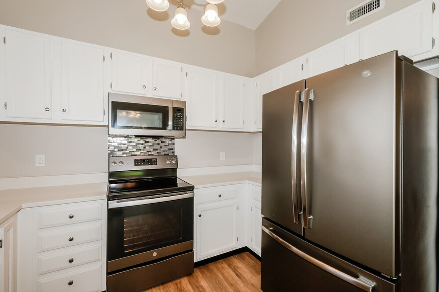 Building Photo - 12164 Laurelwood Dr