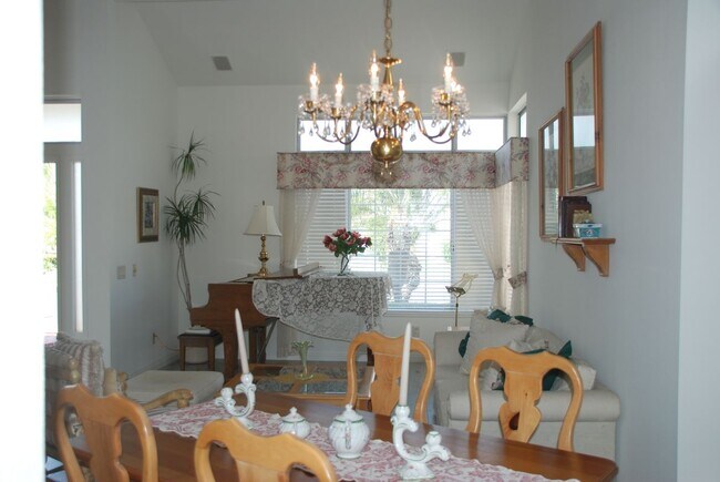 Building Photo - 16236 Peppertree Ln