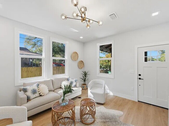 Building Photo - Fully Remodeled Tampa Heights Bungalow | Brand New Luxury Living Near Downtown Tampa!