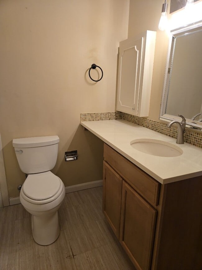 Building Photo - STUDENTS WELCOME! 5-Bedroom / 3-Bathroom Tri-Level Home Two Miles from CSU