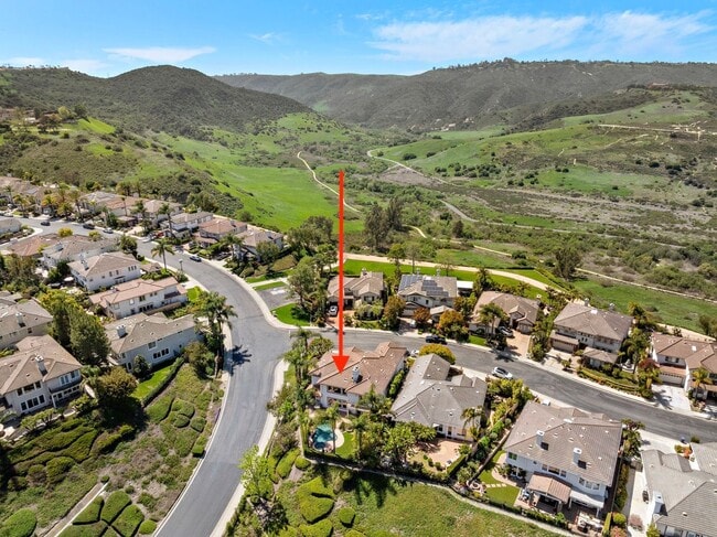 Primary Photo - Spectacular Hilltop Estate with Panoramic ...