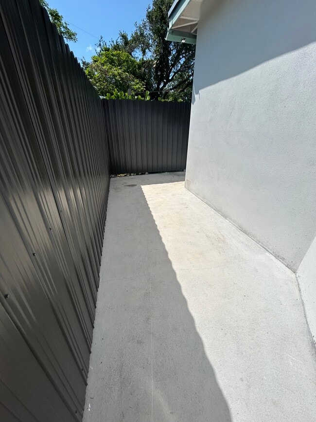 Building Photo - 6701 SW 67th Ave