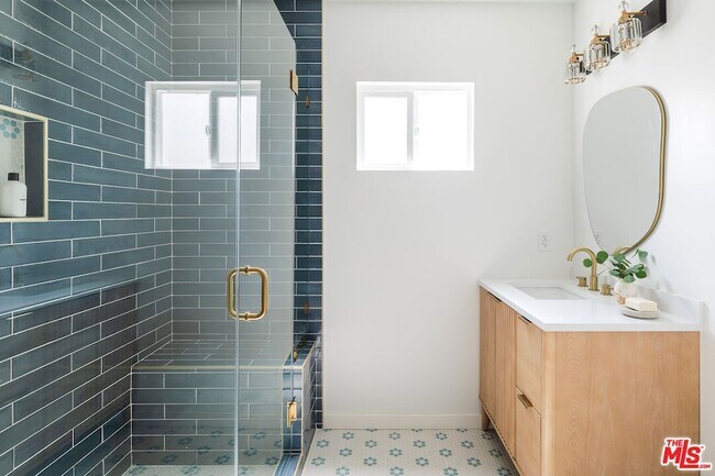 Building Photo - 784 Elmira St