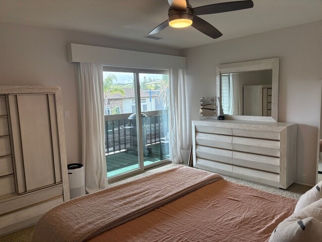 Building Photo - Beautiful corner condo in Lake San Marcos