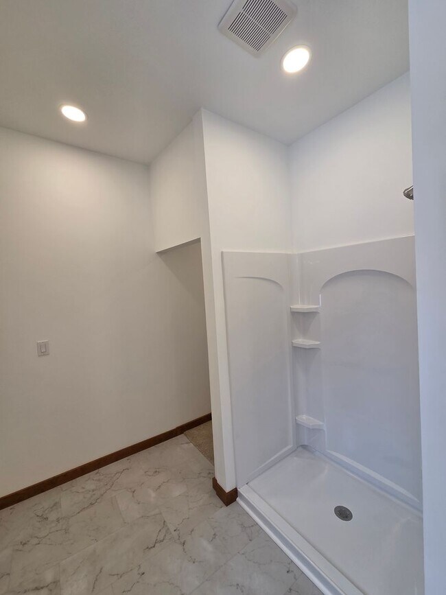 Building Photo - 2904 Parkridge Ave