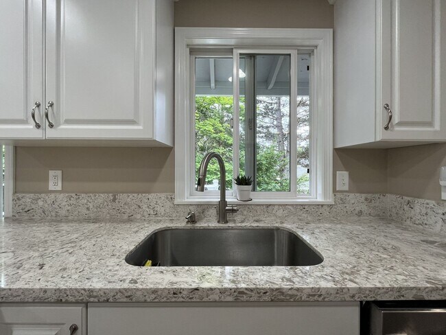 Building Photo - Three-Bedroom Home Near Nike Campus with Bonus Room, Large Deck & Two-Car Garage
